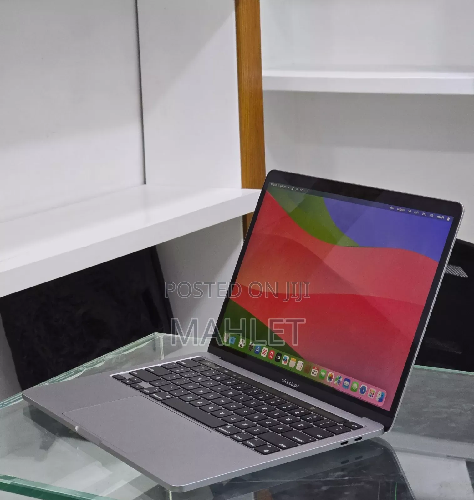 New Laptop Apple MacBook Pro 2020 8GB Intel Core i7 SSD 512GB