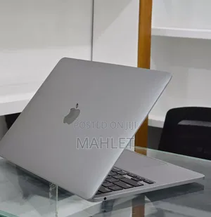 New Laptop Apple MacBook Pro 2020 8GB Intel Core i7 SSD 512GB