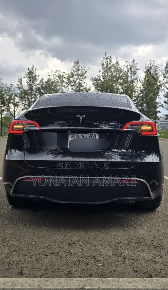 Tesla Model Y 2023 Black