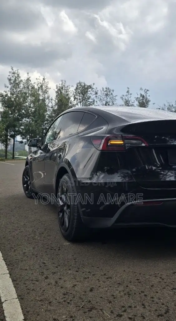 Tesla Model Y 2023 Black