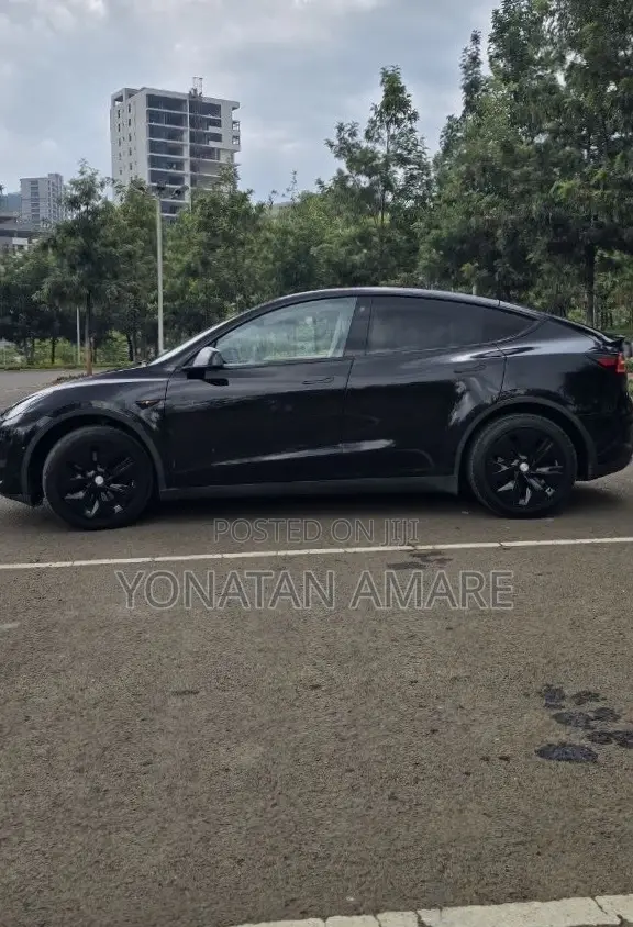Tesla Model Y 2023 Black