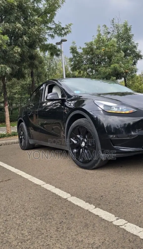 Tesla Model Y 2023 Black