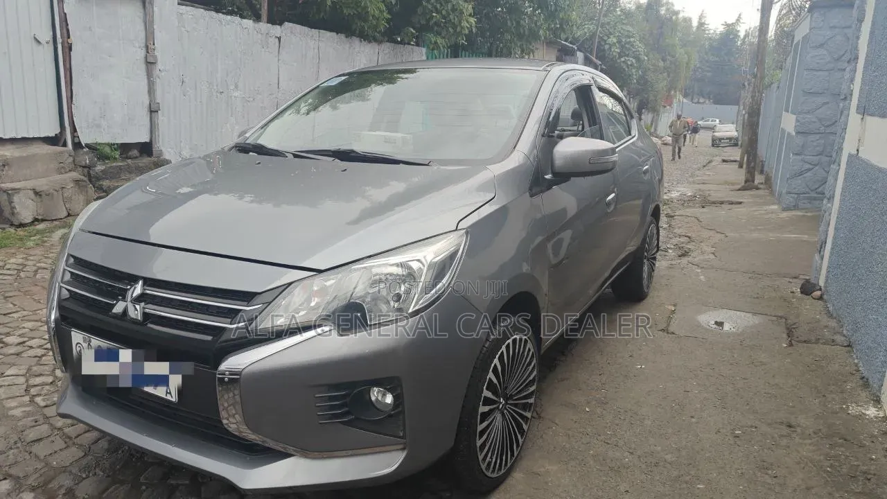 Mitsubishi Attrage 2022 Gray