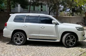 Toyota Land Cruiser 2012 White