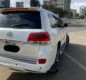 Toyota Land Cruiser 2012 White