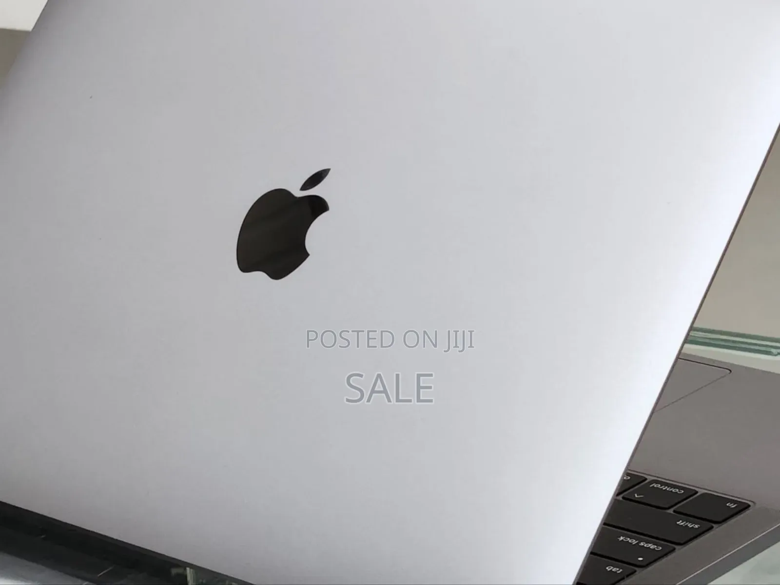 New Laptop Apple MacBook Pro 2019 16GB Intel Core i7 SSD 256GB