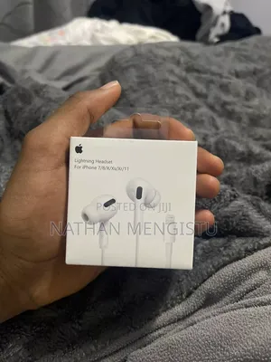 iPhone Lightning Earphone
