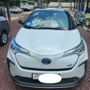 Toyota C-HR 2023 Ivory