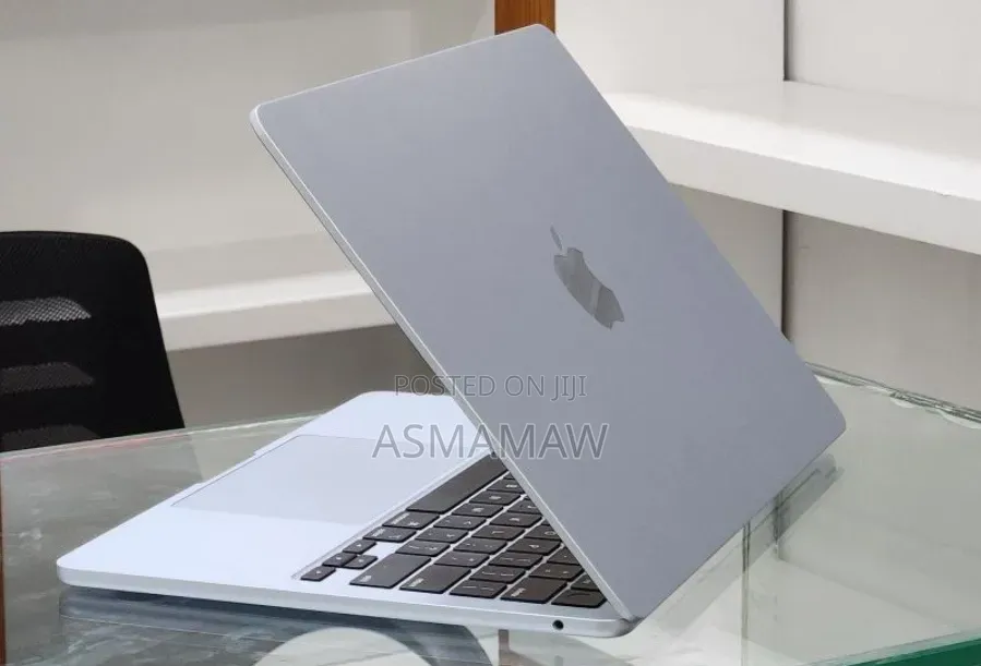 New Apple MacBook Air 2025 M4 15-inch 16GB Intel Core i5 SSD 256GB