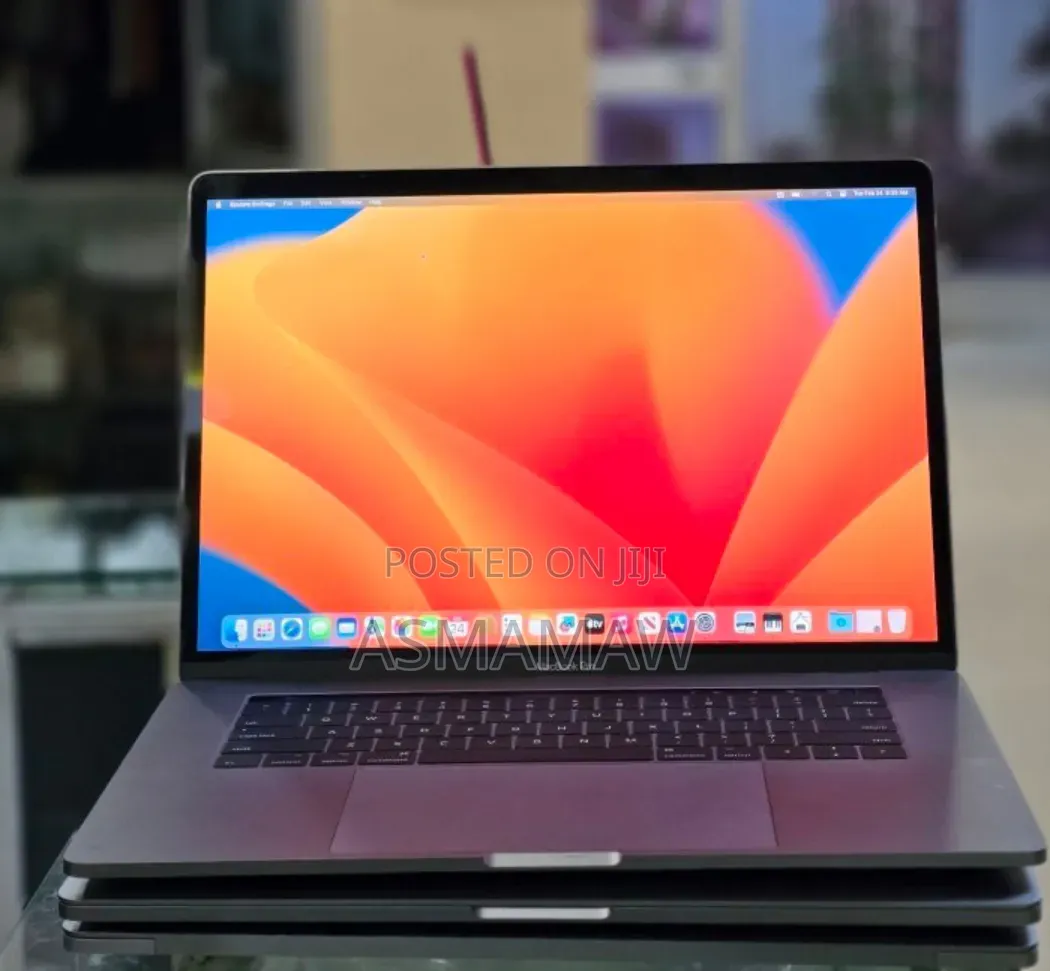 New Apple MacBook Air 2025 M4 15-inch 16GB Intel Core i5 SSD 256GB