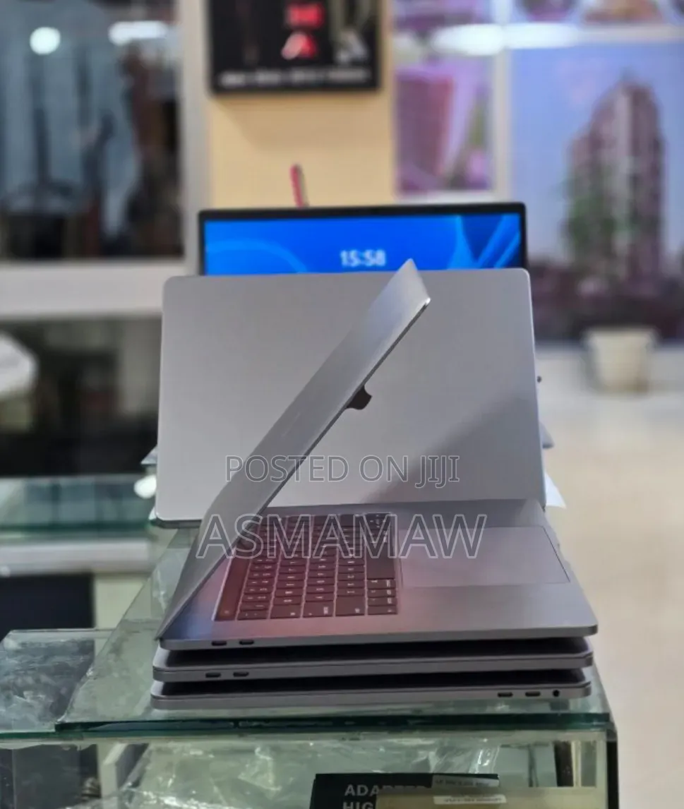 New Laptop Apple MacBook Pro 2017 16GB Intel Core i7 SSD 512GB