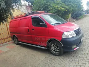 Toyota HiAce 2011 Red