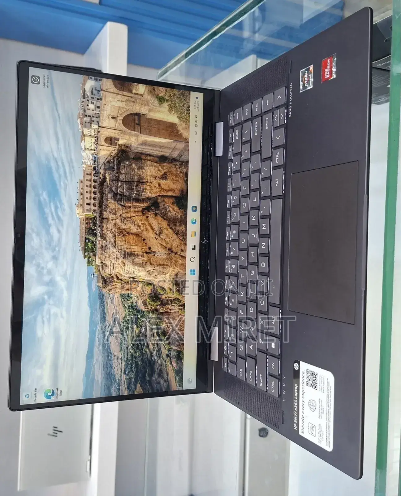 New Laptop HP Envy x360 8GB AMD Ryzen 5 SSD 256GB