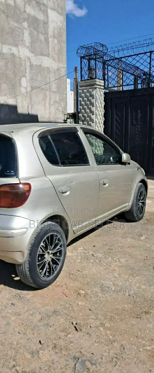 Toyota Vitz 2002 Gold