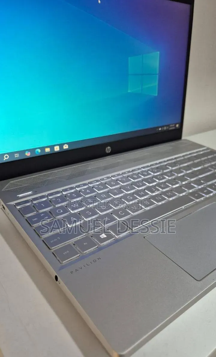 New Laptop HP Pavilion 15 8GB Intel Core i5 SSD 512GB