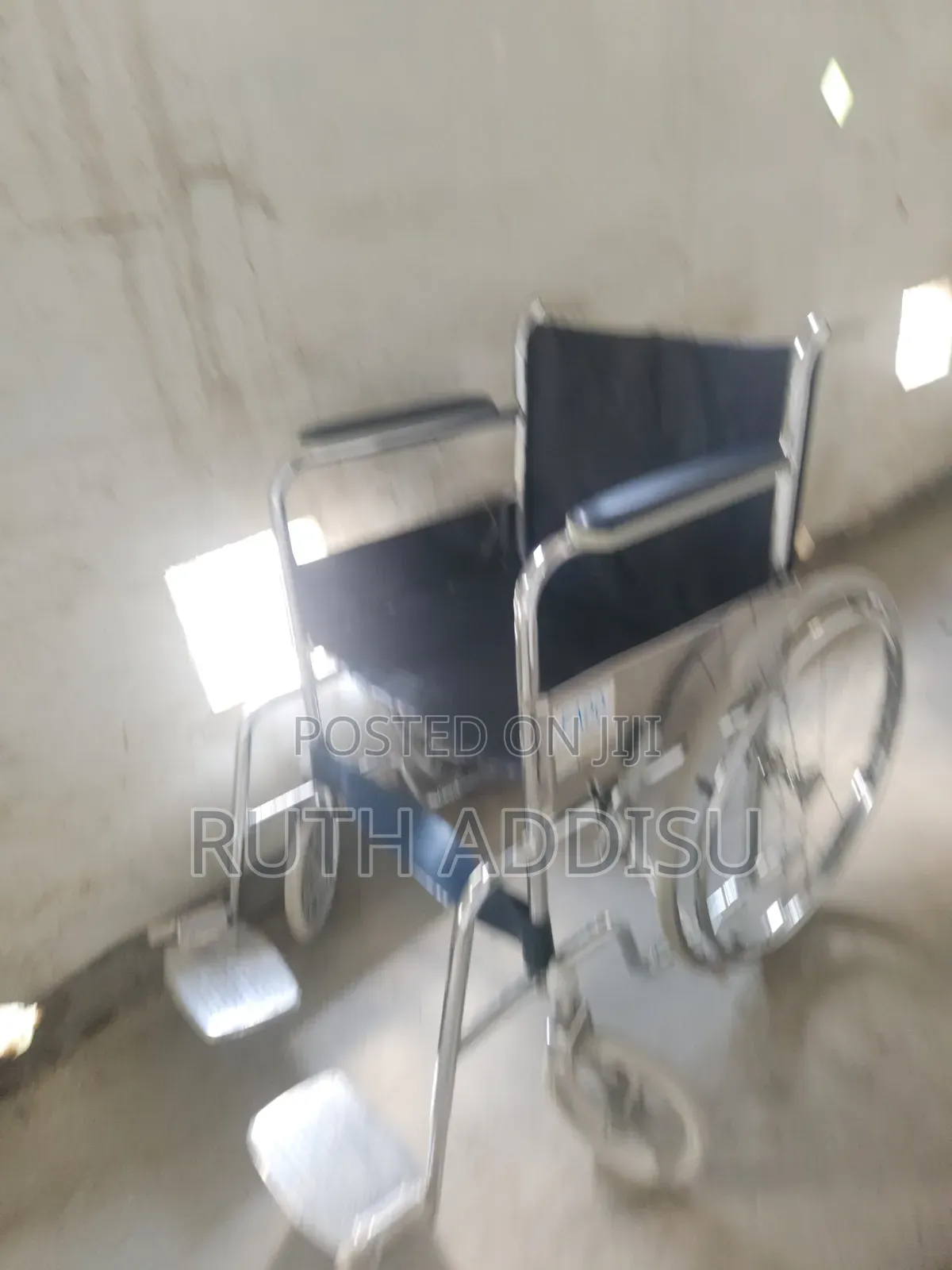 Instapro Wheelchair Fastwheel - The Surgical Wheelchair ጠንካራ ተጣጣፊ