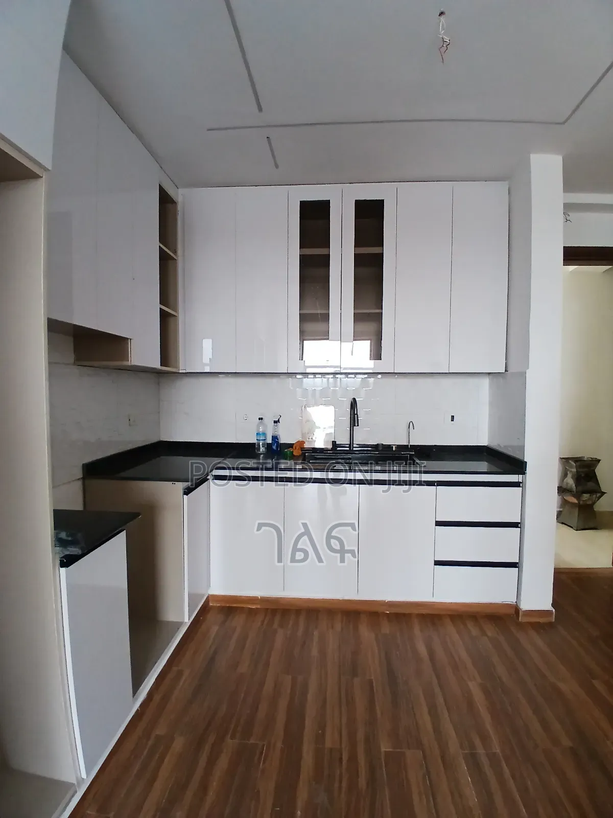 2bdrm Apartment in ሰሚት ኖህ ሪልስቴት ግቢ ውስጥ, Bole for sale