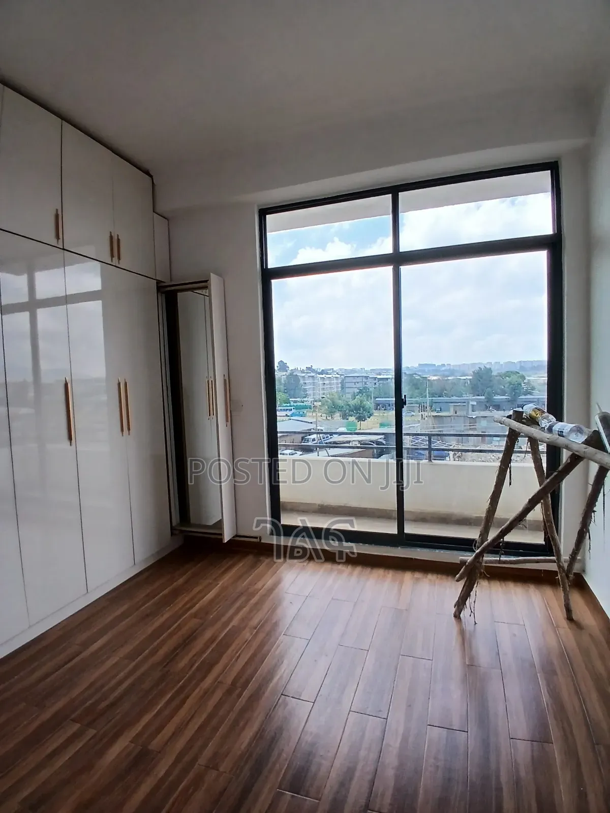 2bdrm Apartment in ሰሚት ኖህ ሪልስቴት ግቢ ውስጥ, Bole for sale