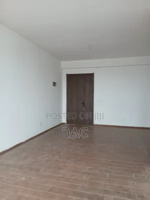 2bdrm Apartment in ሰሚት ኖህ ሪልስቴት ግቢ ውስጥ, Bole for sale