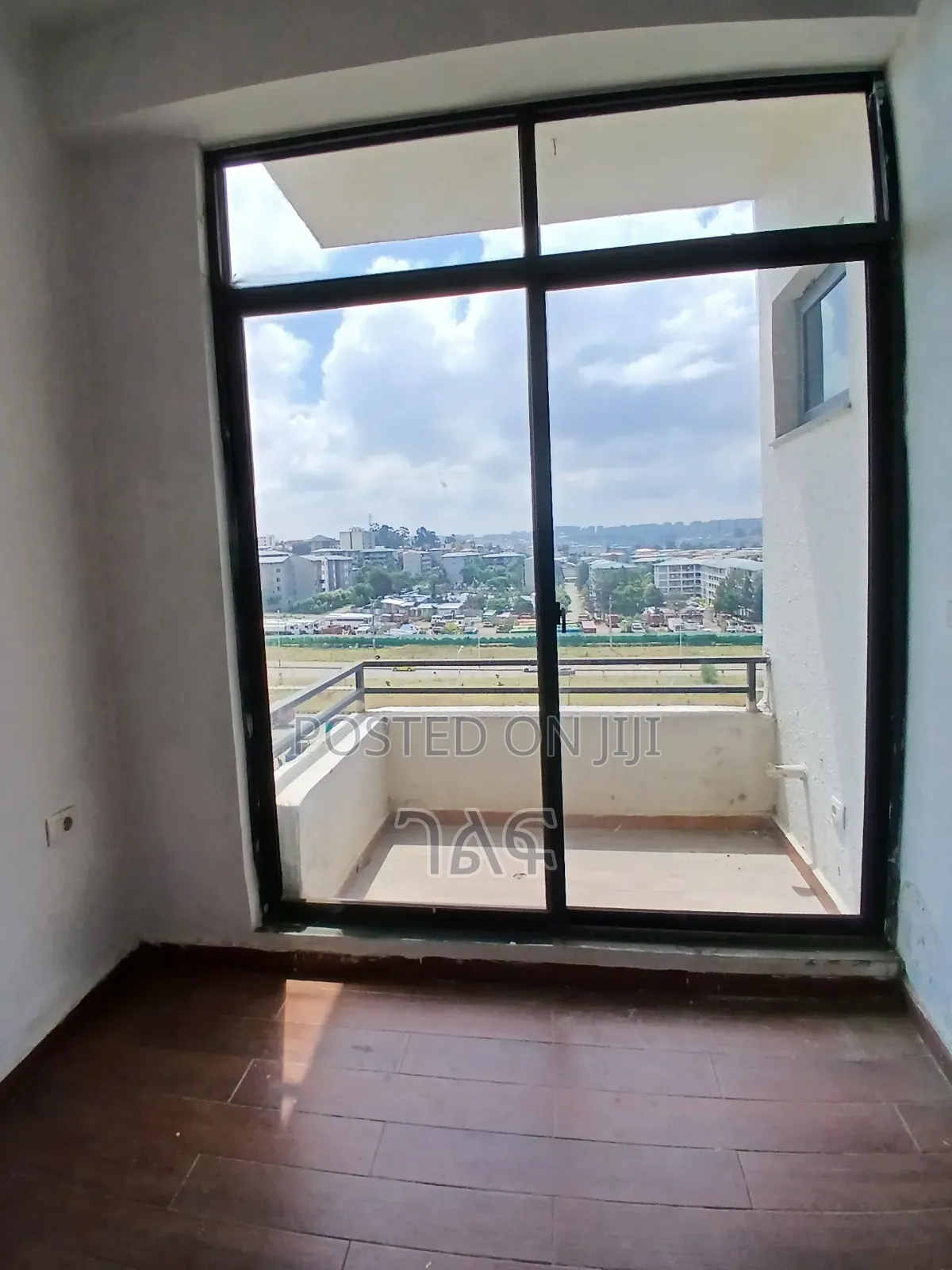 2bdrm Apartment in ሰሚት ኖህ ሪልስቴት ግቢ ውስጥ, Bole for sale