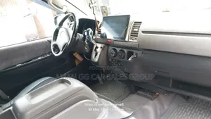 Toyota HiAce 2007 White