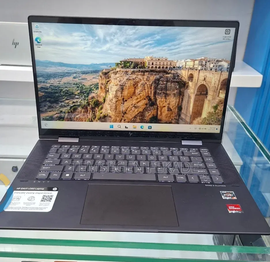 New Laptop HP Envy X360 8GB AMD Ryzen 5 SSD 256GB