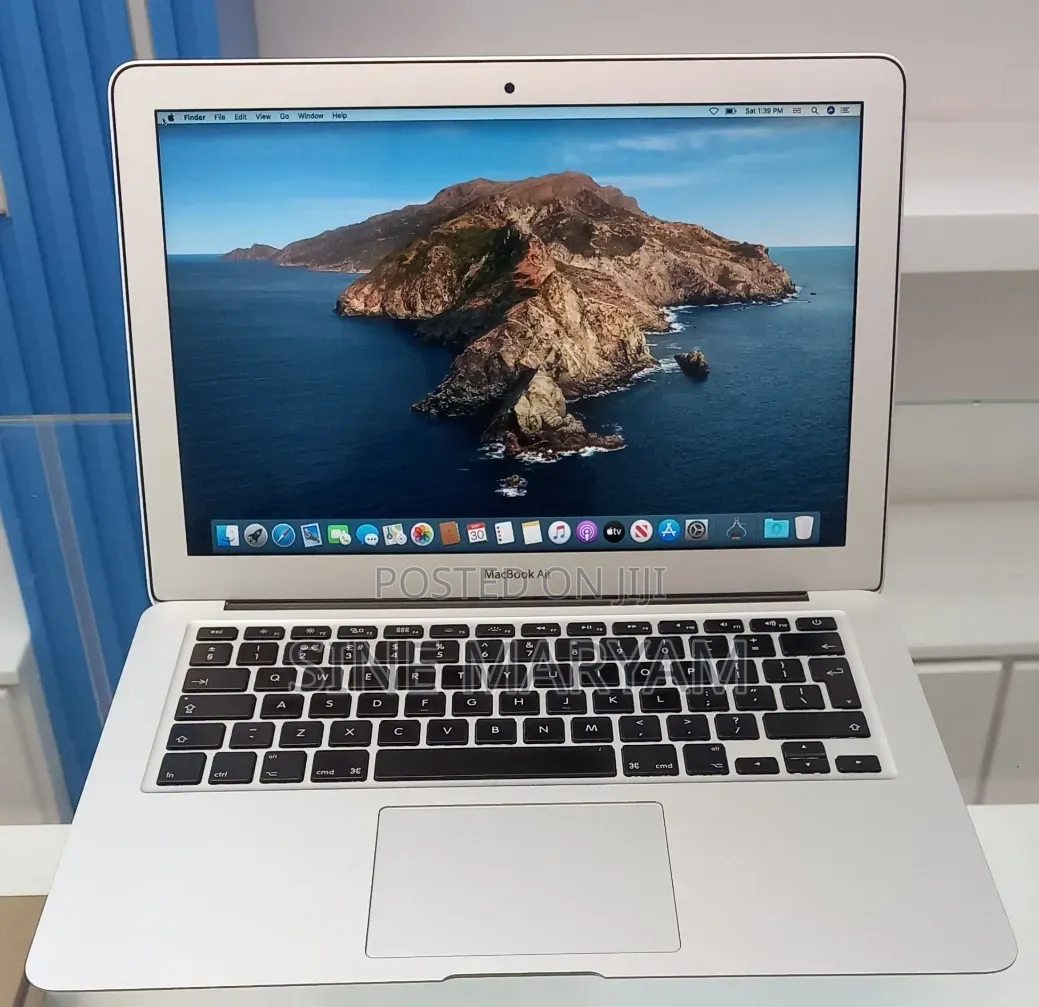 New Laptop Apple MacBook Pro 2017 8GB Intel Core i5 SSD 128GB