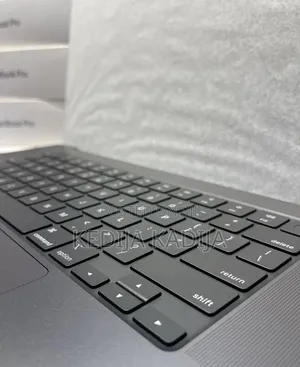 New Laptop Apple MacBook Pro 2019 36GB Intel Core Ultra 9 SSD 1T