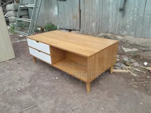 Oak Material Center Table