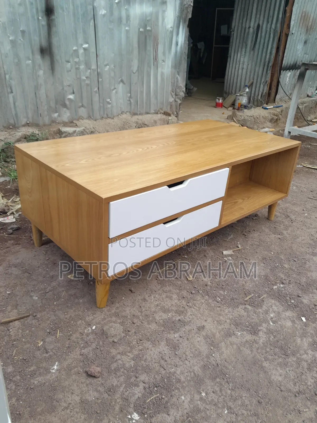 Oak Material Center Table