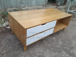 Oak Material Center Table