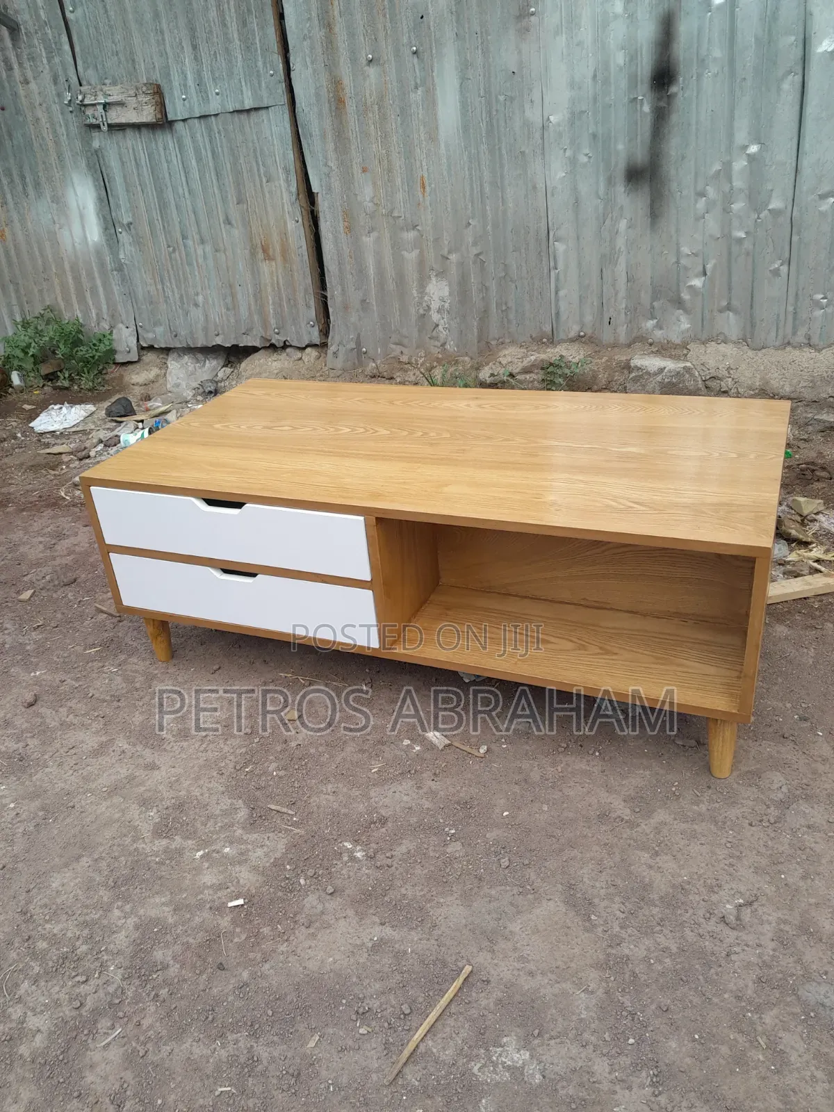 Oak Material Center Table