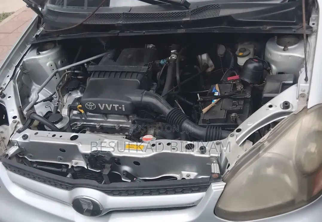 Toyota Platz 2005 Silver