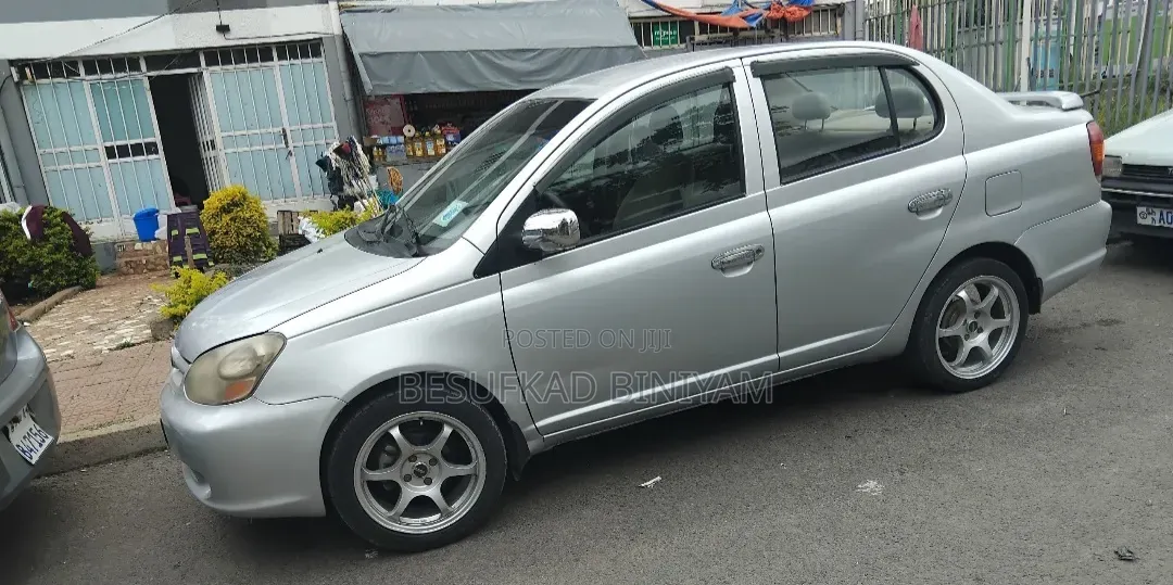 Toyota Platz 2005 Silver
