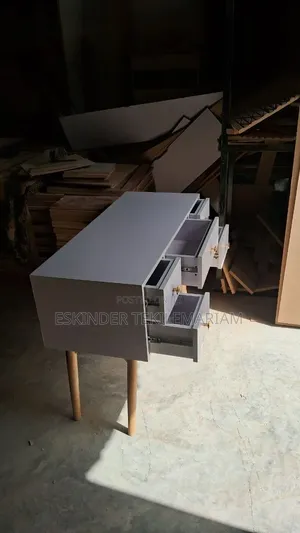 Mdf Laminated Dressing Table