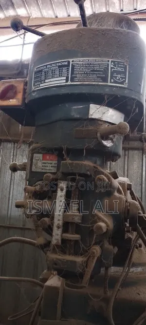 Universal Milling Machine