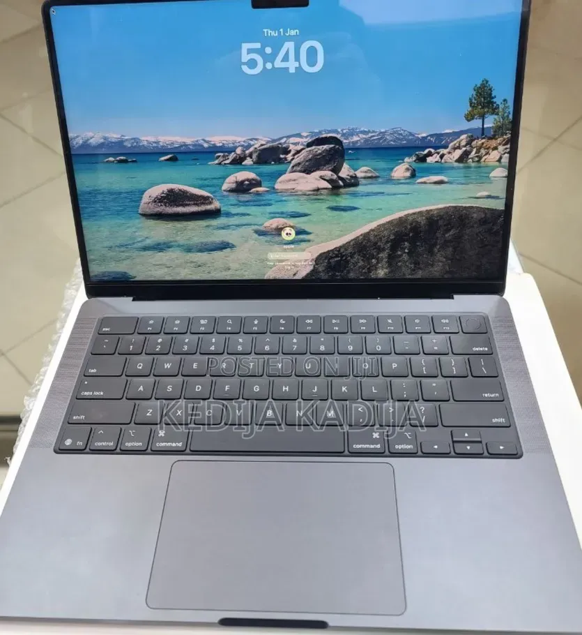New Laptop Apple MacBook Pro 16GB Intel Core i7 SSD 512GB
