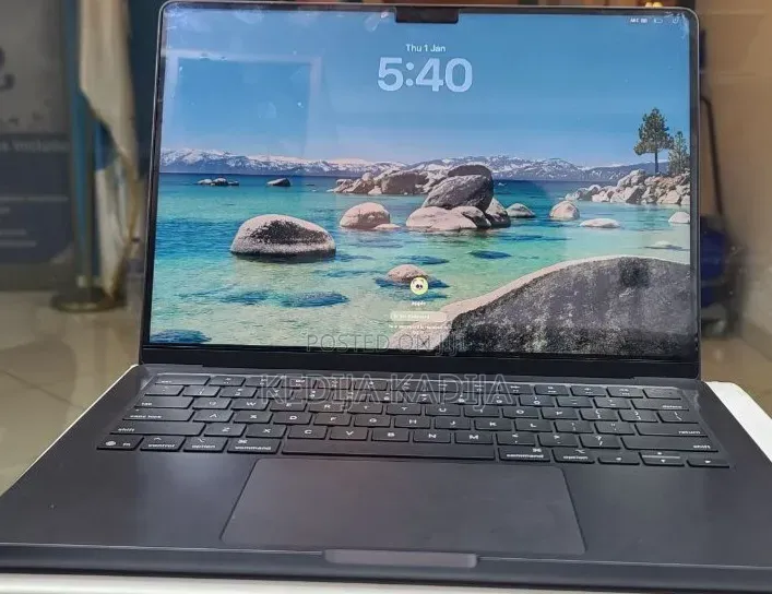 New Laptop Apple MacBook Pro 16GB Intel Core i7 SSD 512GB