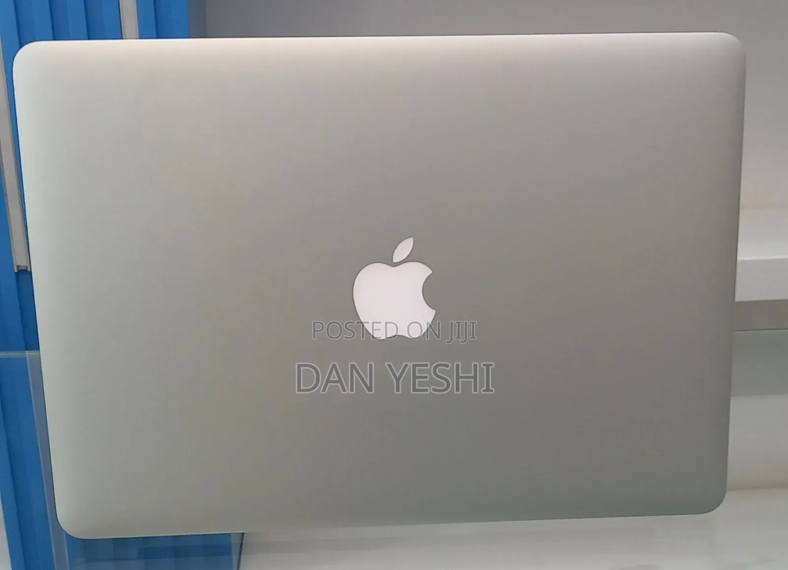 New Laptop Apple MacBook Pro 2017 8GB Intel Core i5 SSD 128GB