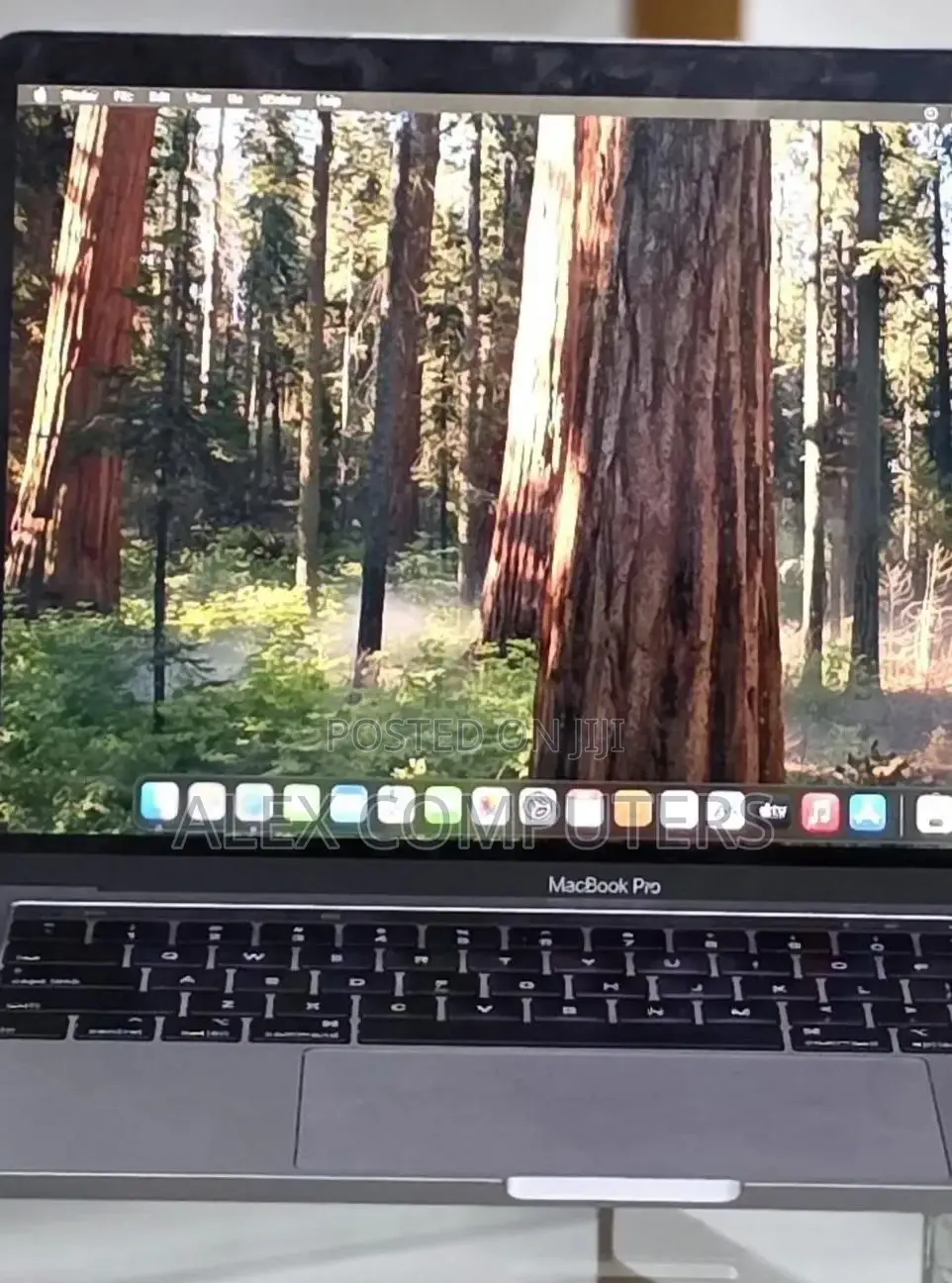 New Laptop Apple MacBook Pro 2019 16GB Intel Core i7 SSD 256GB