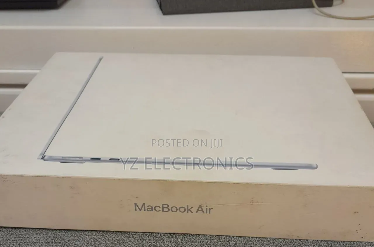 New Apple MacBook Air 2025 M4 13-inch 16GB Intel Core i7 SSD 256GB