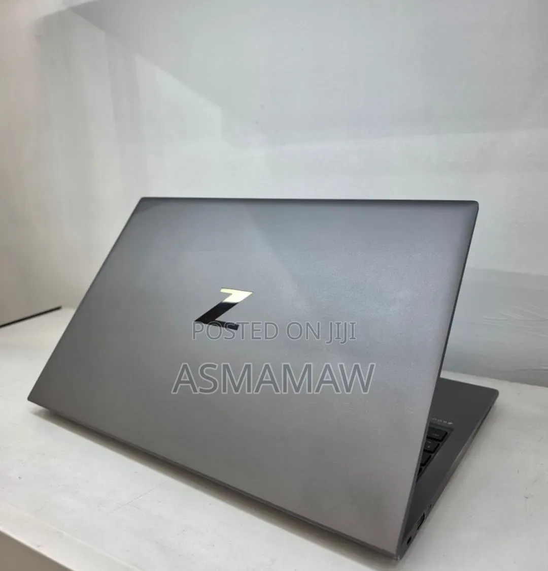 New Laptop HP ZBook Firefly G8 16GB Intel Core i7 SSD 512GB