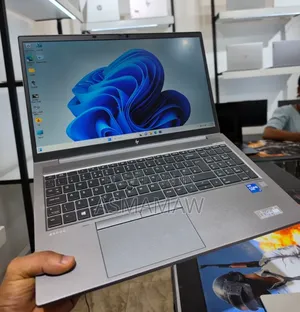 New Laptop HP ZBook Firefly G8 16GB Intel Core i7 SSD 512GB