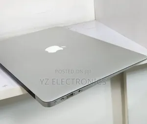 New Laptop Apple MacBook Pro 2017 8GB Intel Core i7 SSD 256GB