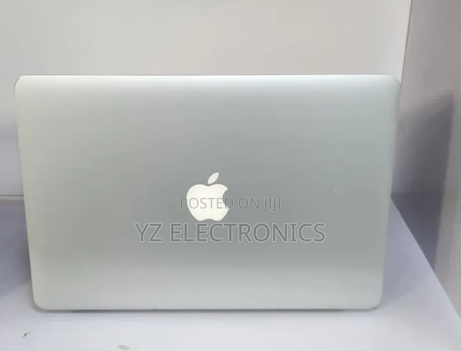 New Laptop Apple MacBook Pro 2017 8GB Intel Core i7 SSD 256GB