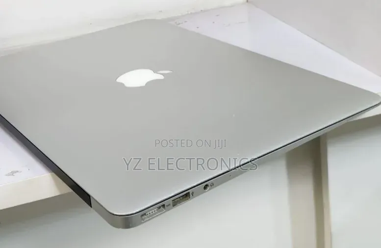 New Laptop Apple MacBook 2013 8GB Intel Core i7 SSD 256GB