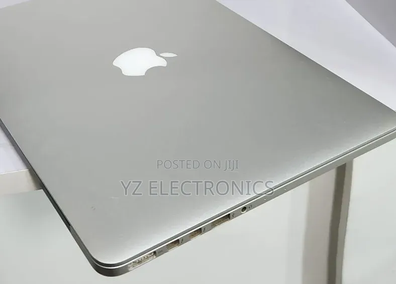 New Laptop Apple MacBook 2013 8GB Intel Core i7 SSD 256GB