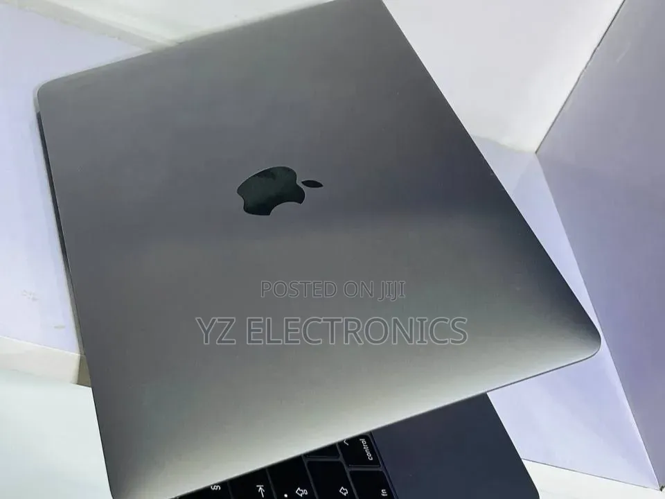New Laptop Apple MacBook Pro 2017 8GB Intel Core i5 SSD 512GB