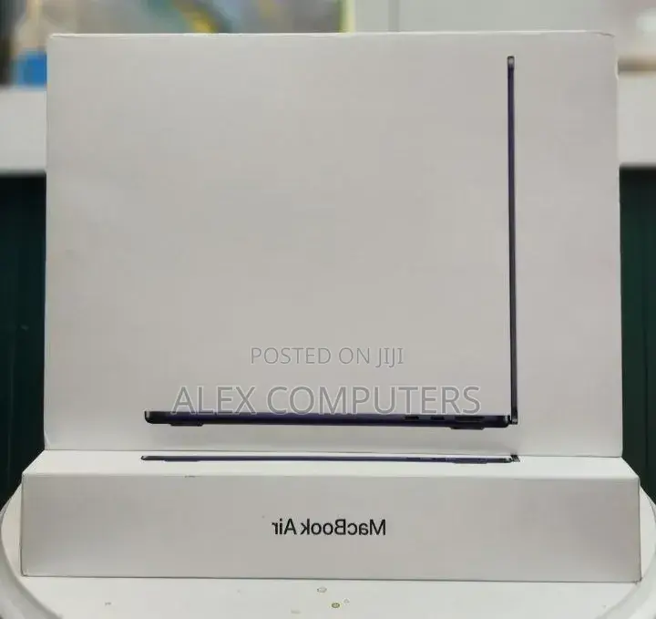 New Laptop Apple MacBook 16GB Apple M5 SSD 512GB