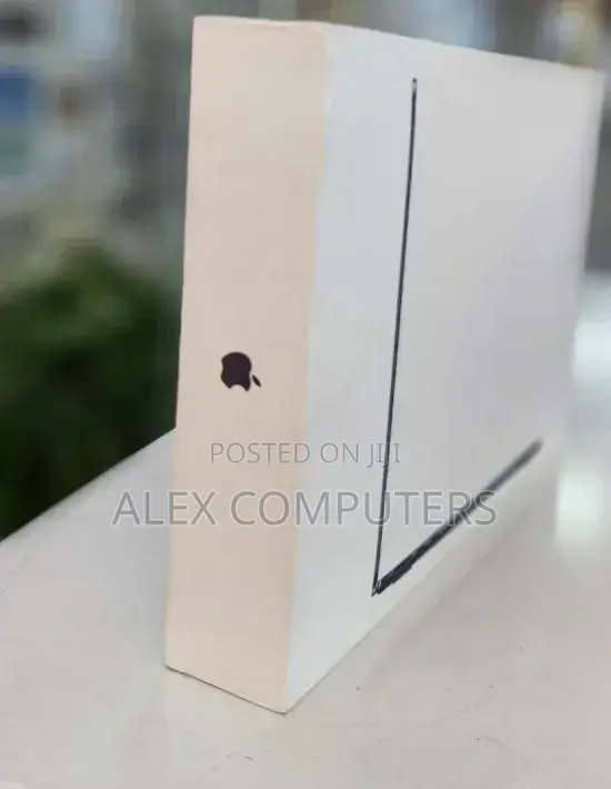 New Laptop Apple MacBook 16GB Apple M5 SSD 512GB